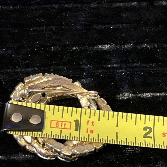 VTG Goldtone 3 Intertwined Circles Prong Set Milk Glass Blue Rhinestone Brooch - Picture 5 of 5